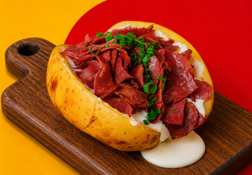 Batata Recheada Calabresa com Requeijão