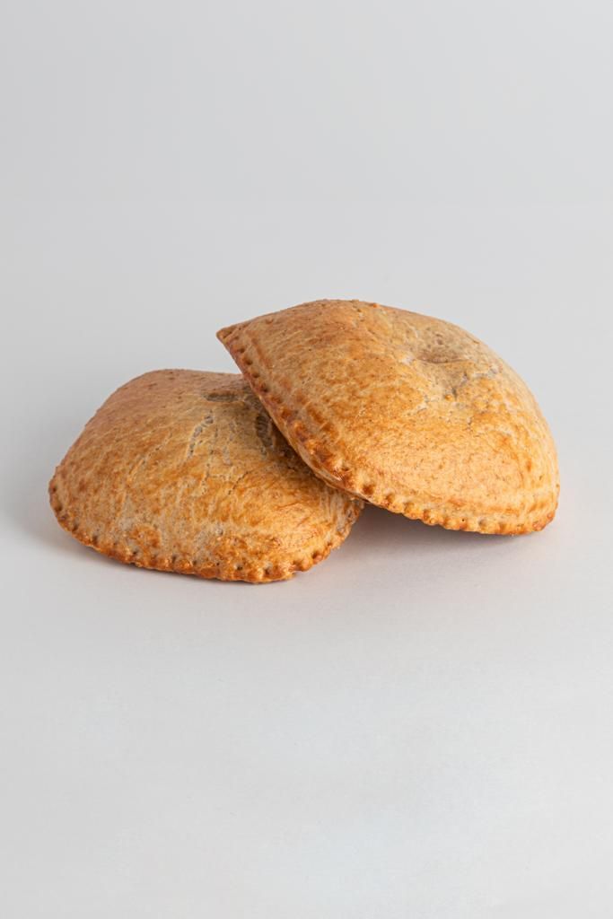 EMPANADA CARNE C/ MOLHO BRANCO