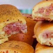 ENROLADINHO DE PRESUNTO E QUEIJO