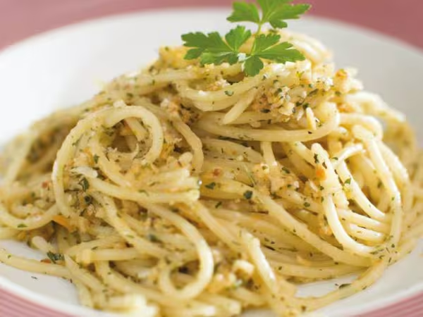 MACARRÃO ALHO E ÓLEO